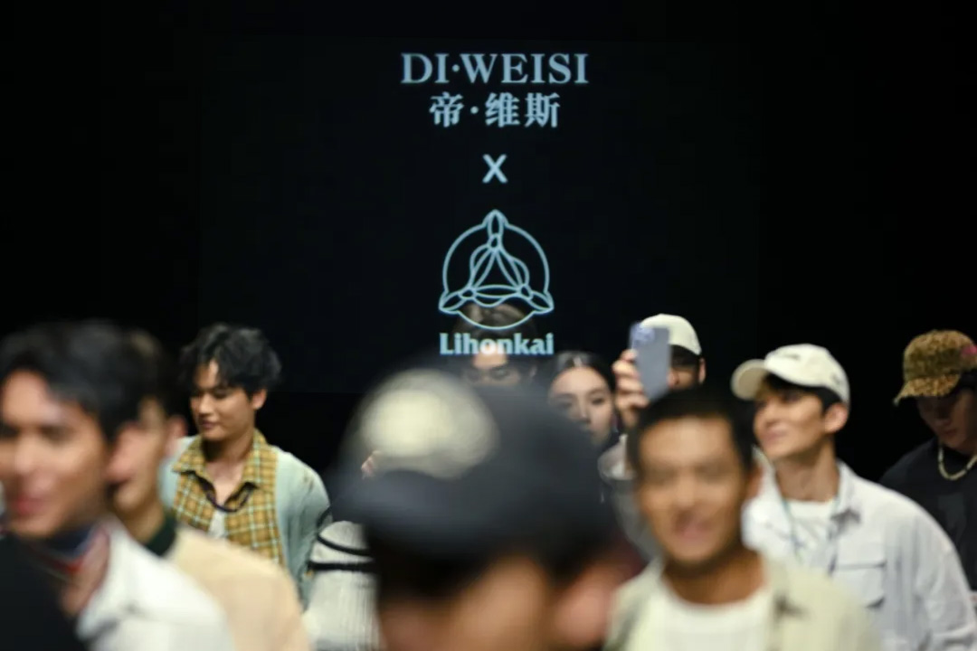 秀場(chǎng)直擊 | DI·WEISI×Lihonkai：探索埋藏服裝設(shè)計(jì)中的故事圖片